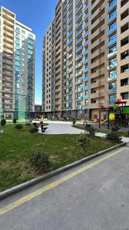Satılır 3 otaqlı mənzil 121 m²