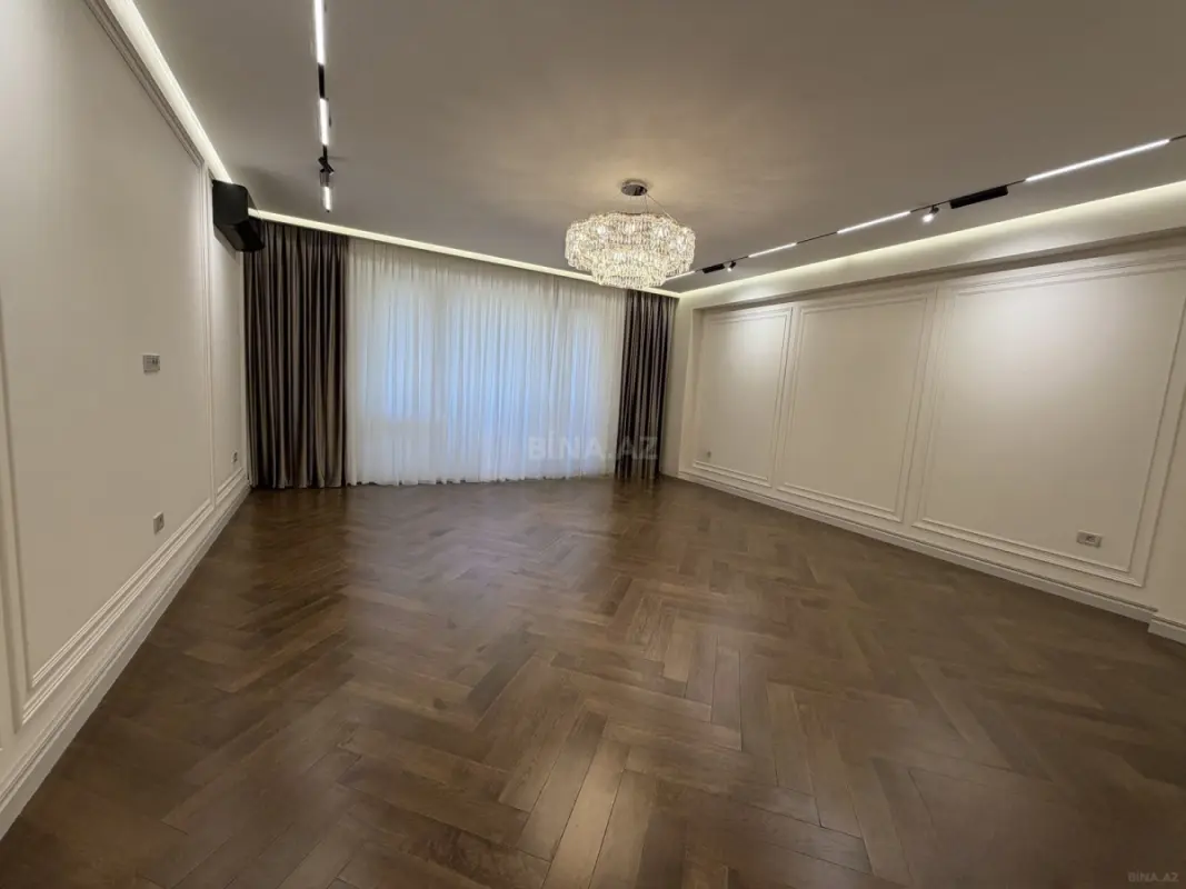 Satılır 4 otaqlı mənzil 186 m²