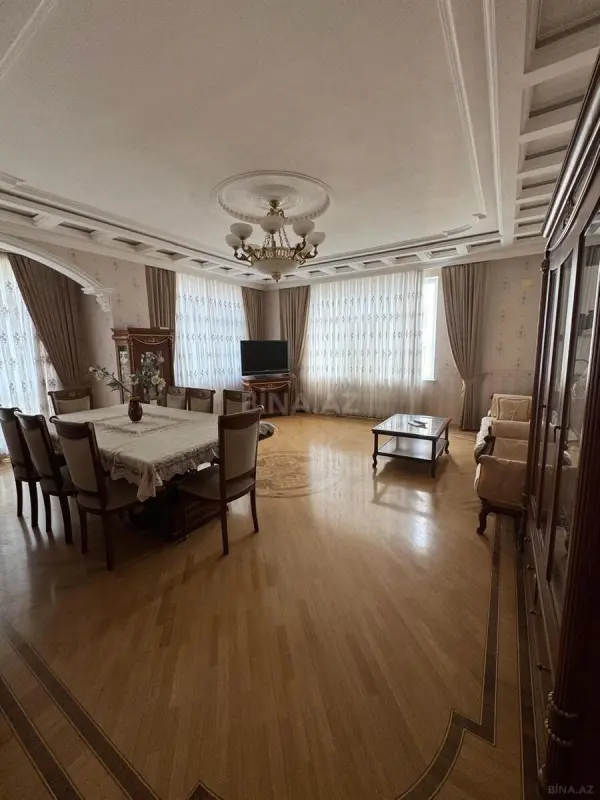 Satılır 4 otaqlı mənzil 180 m²