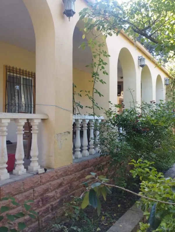 Satılır 5 otaqlı həyət evi 220 m²