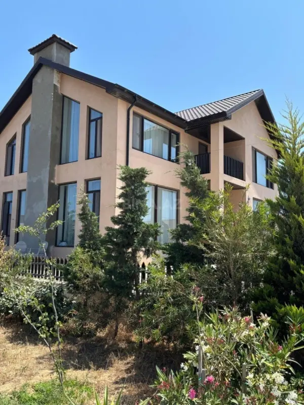 Satılır 5 otaqlı həyət evi 230 m²