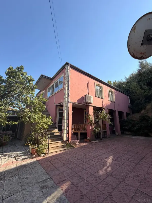 Satılır 8 otaqlı həyət evi 250 m²