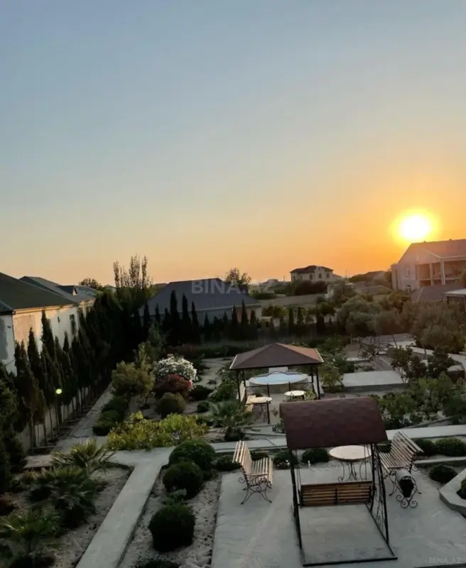 Satılır 12 otaqlı həyət evi 600 m²