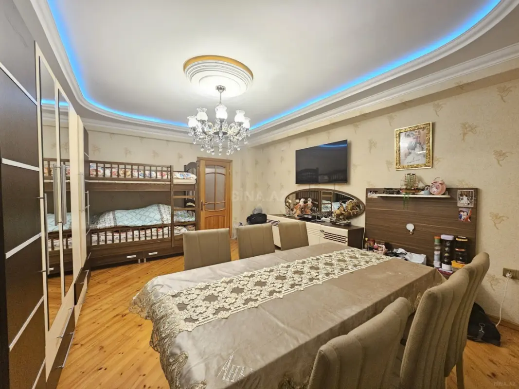 Satılır 2 otaqlı mənzil 93 m²