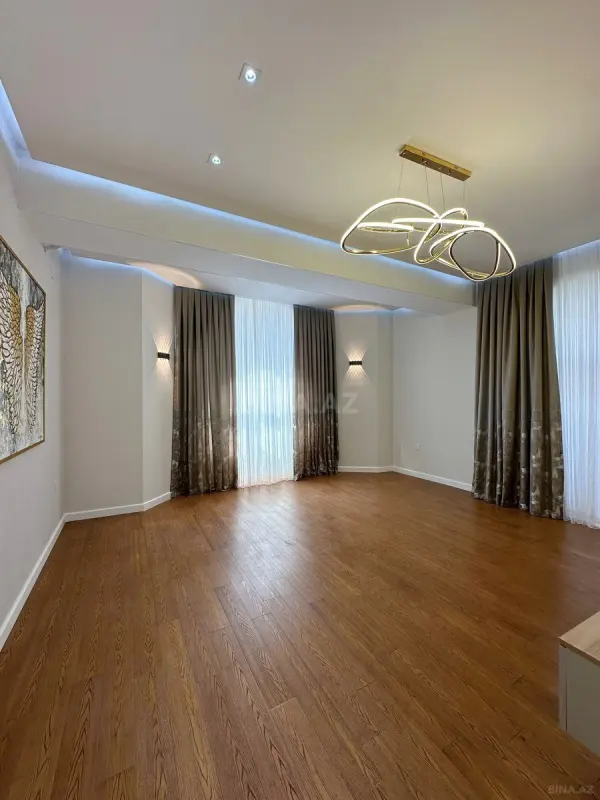 Satılır 4 otaqlı mənzil 126 m²