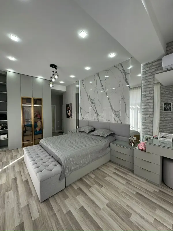 Satılır 4 otaqlı mənzil 127 m²