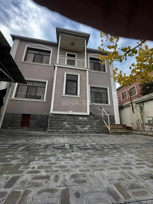 Satılır 5 otaqlı həyət evi 140 m²