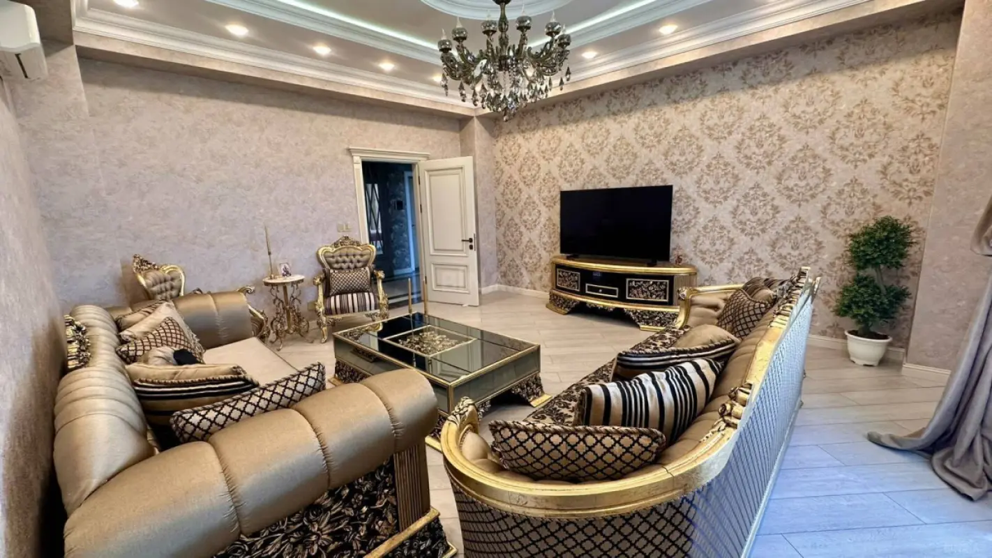 Kirayə verilir 4 otaqlı mənzil 160 m²