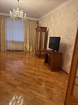 Kirayə verilir 3 otaqlı mənzil 135 m² — Bakı 3 otaq 135.00 m²