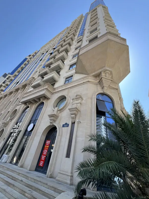 Satılır 4 otaqlı mənzil 206 m²
