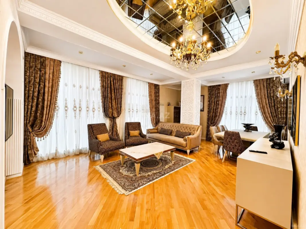 Satılır 3 otaqlı mənzil 130 m²