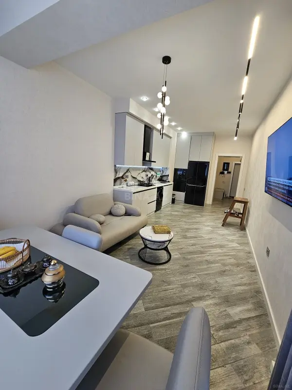 Satılır 2 otaqlı mənzil 82 m²