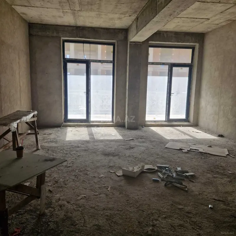 Satılır 3 otaqlı mənzil 135 m²