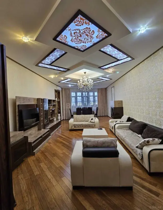 Satılır 4 otaqlı mənzil 200 m²