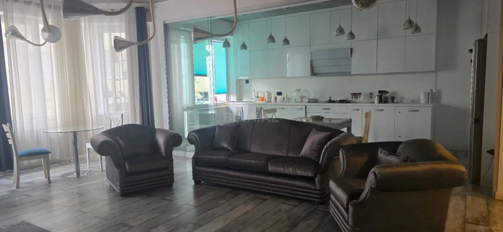Kirayə verilir 3 otaqlı mənzil 148 m²