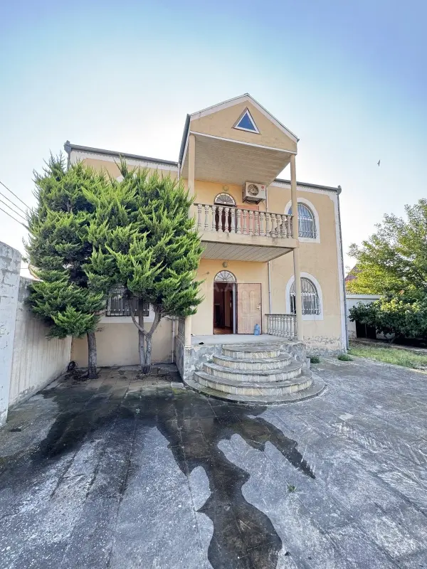 Satılır 5 otaqlı həyət evi 200 m²