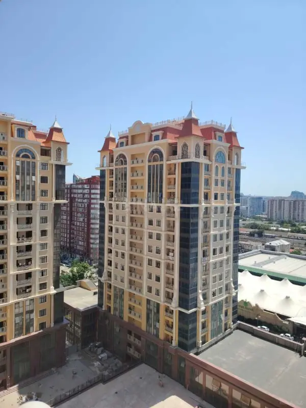 Satılır 4 otaqlı mənzil 231 m²