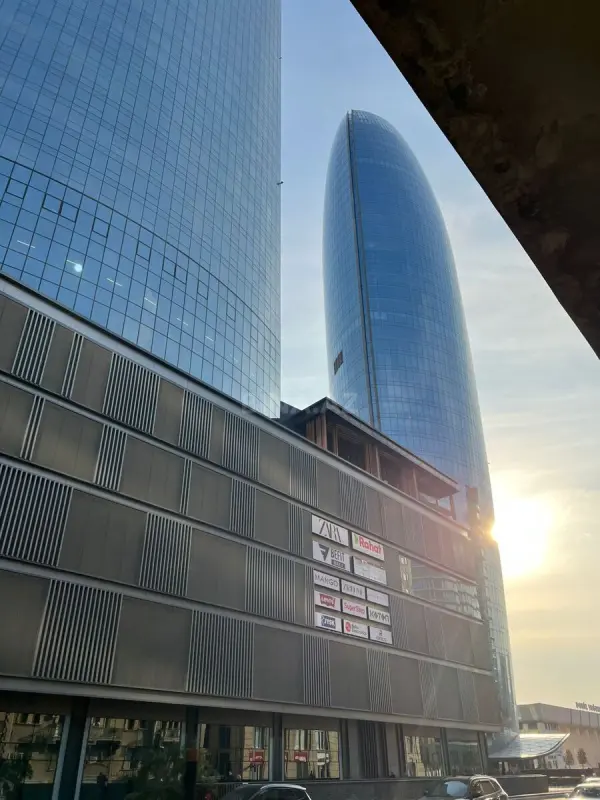 Satılır 3 otaqlı mənzil 139 m²