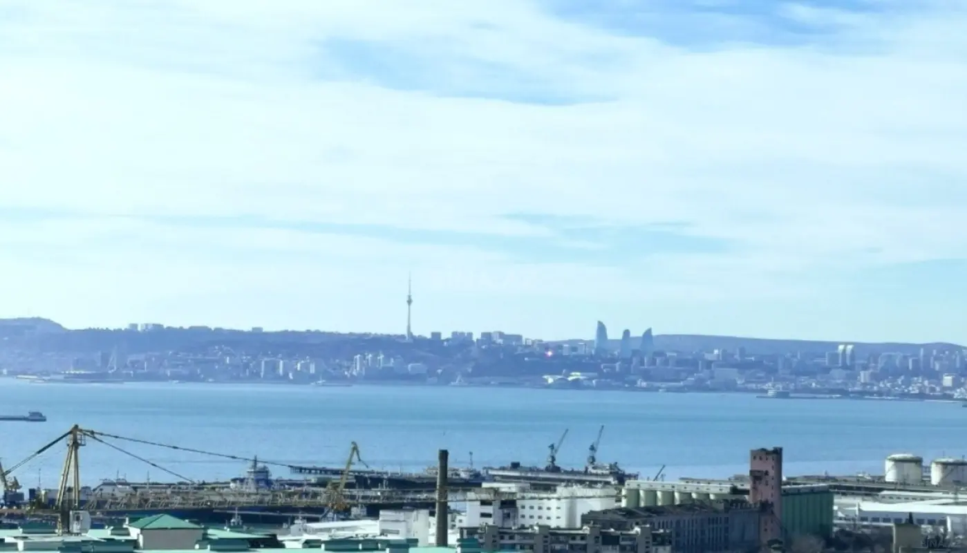 Satılır 5 otaqlı mənzil 260 m²