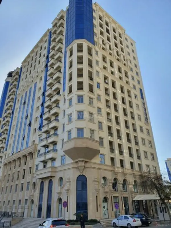 Satılır 3 otaqlı mənzil 242 m²