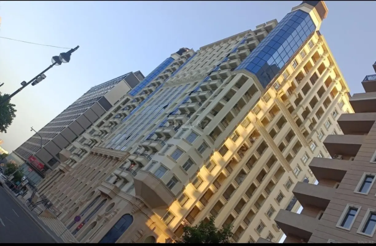 Satılır 3 otaqlı mənzil 118 m²