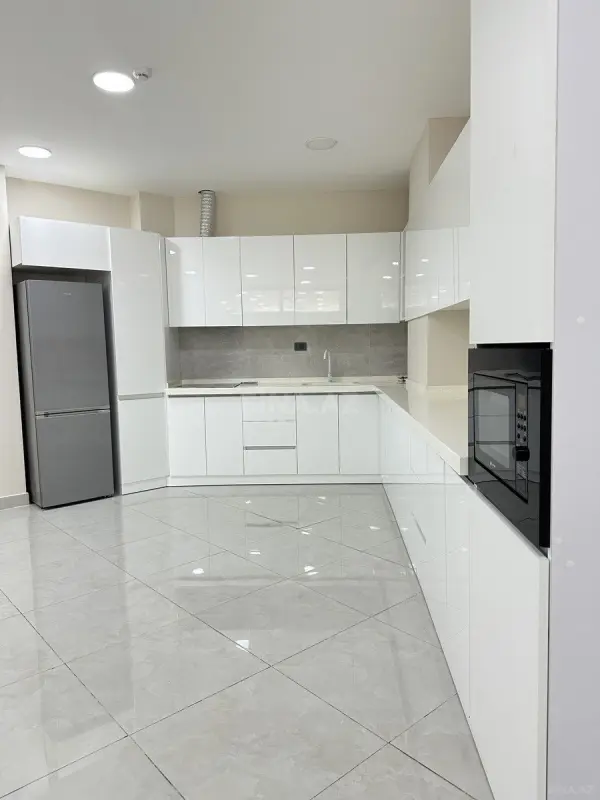 Kirayə verilir 9 otaqlı ofis 476 m²