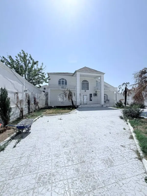 Satılır 5 otaqlı həyət evi 340 m²