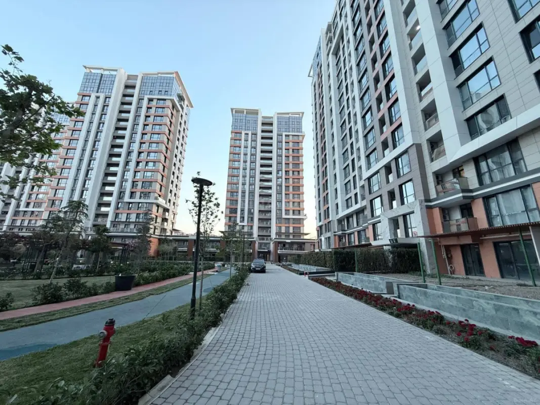 Satılır 4 otaqlı mənzil 128 m²