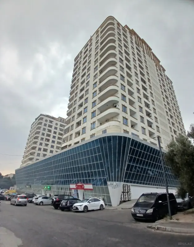 Satılır 3 otaqlı mənzil 130 m²
