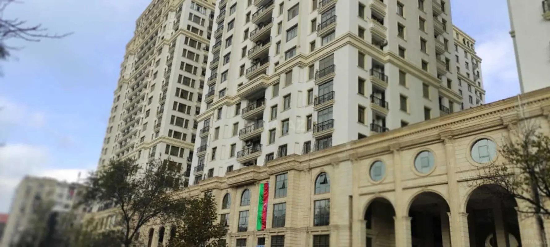Satılır 3 otaqlı mənzil 130 m²