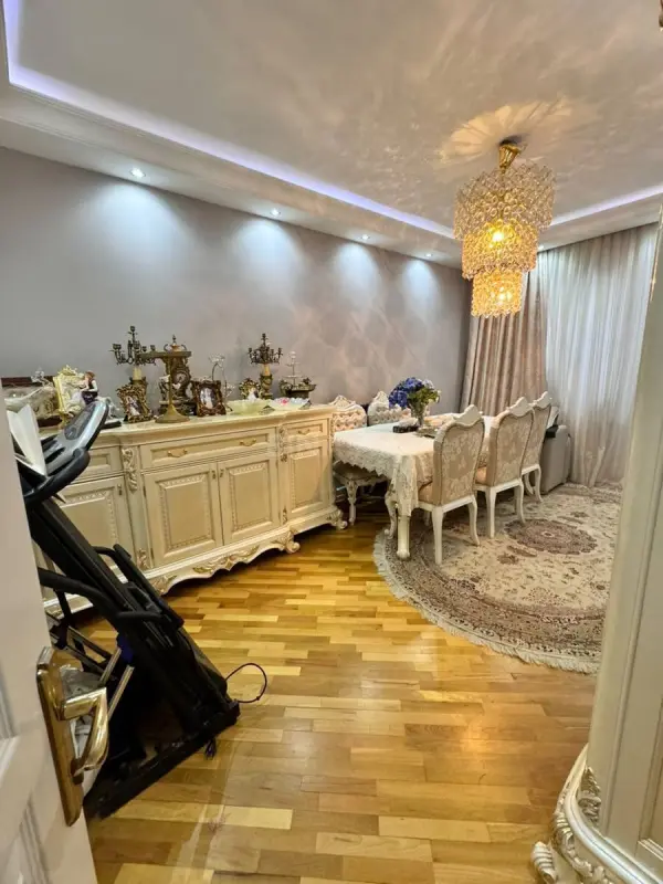 Satılır 4 otaqlı mənzil 100 m²