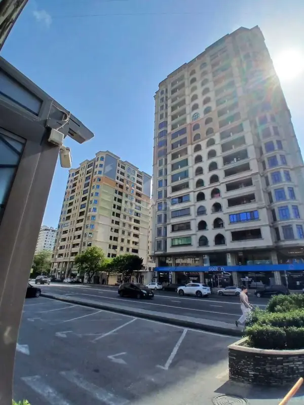 Satılır 3 otaqlı mənzil 162 m²