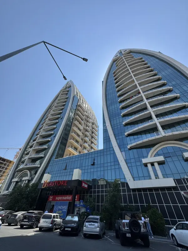 Satılır 3 otaqlı mənzil 148 m²