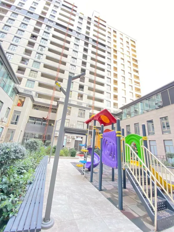 Satılır 2 otaqlı mənzil 105 m²