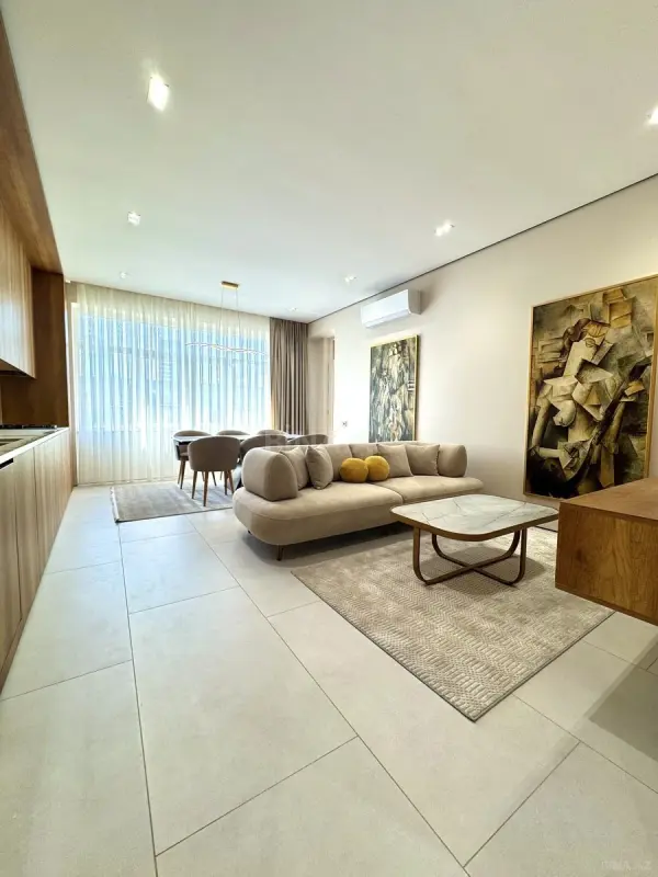 Satılır 3 otaqlı mənzil 108 m²