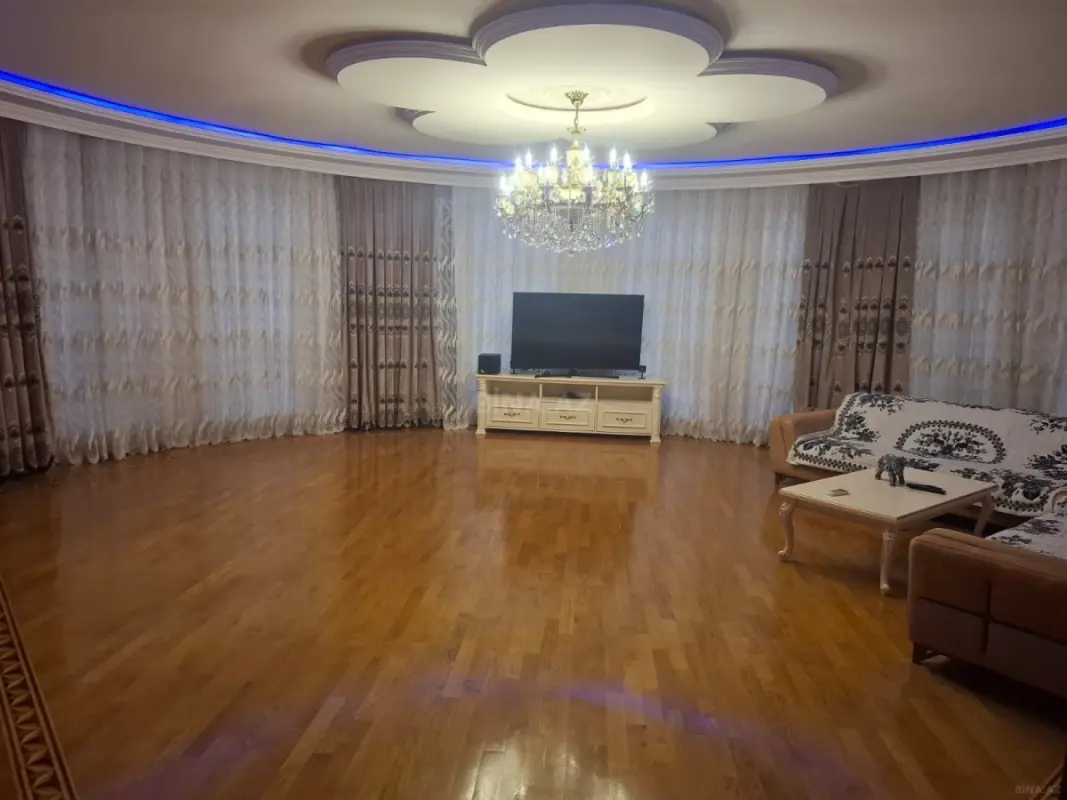 Kirayə verilir 3 otaqlı mənzil 170 m²