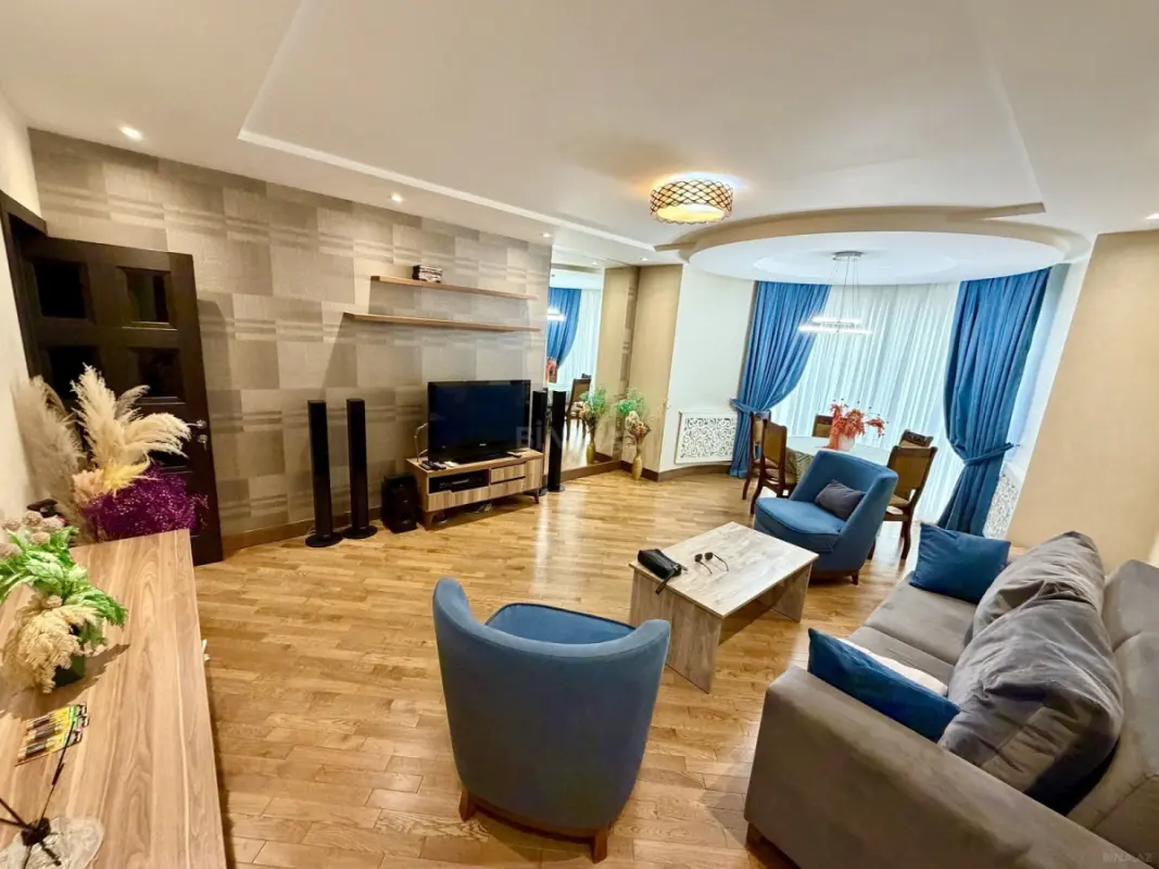 Kirayə verilir 2 otaqlı mənzil 90 m²