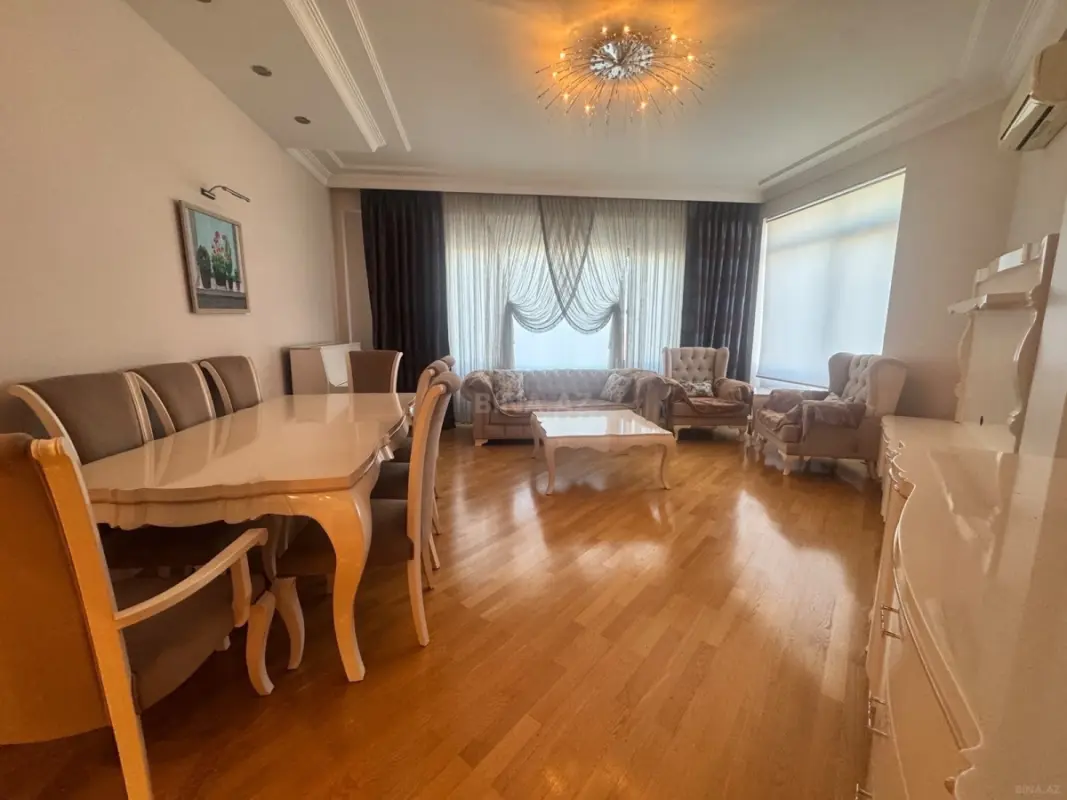 Satılır 3 otaqlı mənzil 130 m²