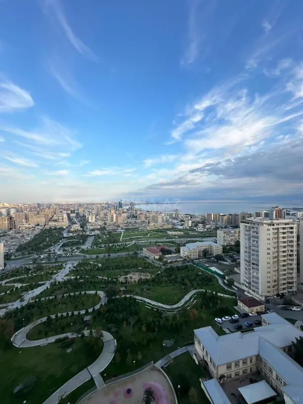 Satılır 4 otaqlı mənzil 248 m²