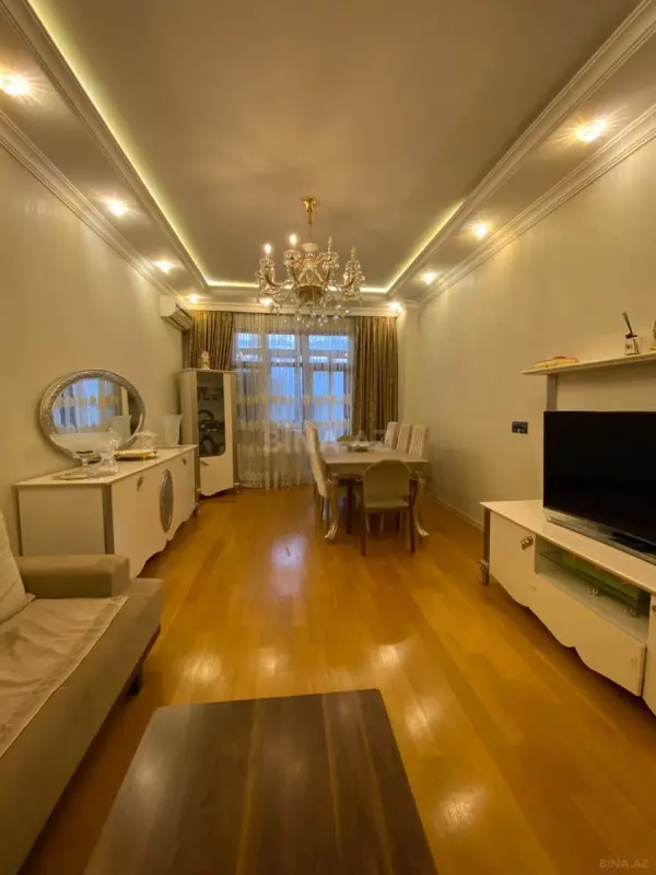 Satılır 4 otaqlı mənzil 131 m²