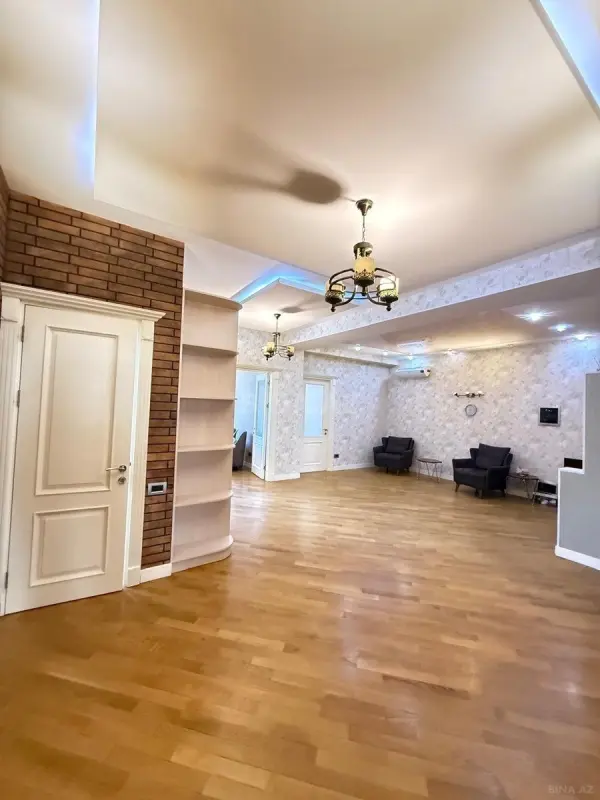 Satılır 3 otaqlı mənzil 170 m²