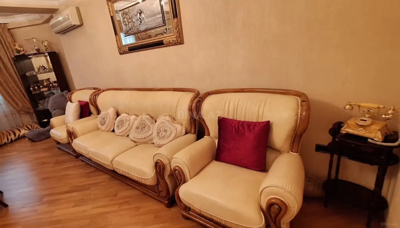 Satılır 3 otaqlı mənzil 160 m²