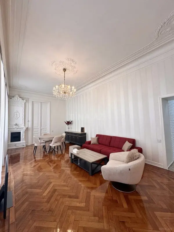 Kirayə verilir 2 otaqlı mənzil 80 m²