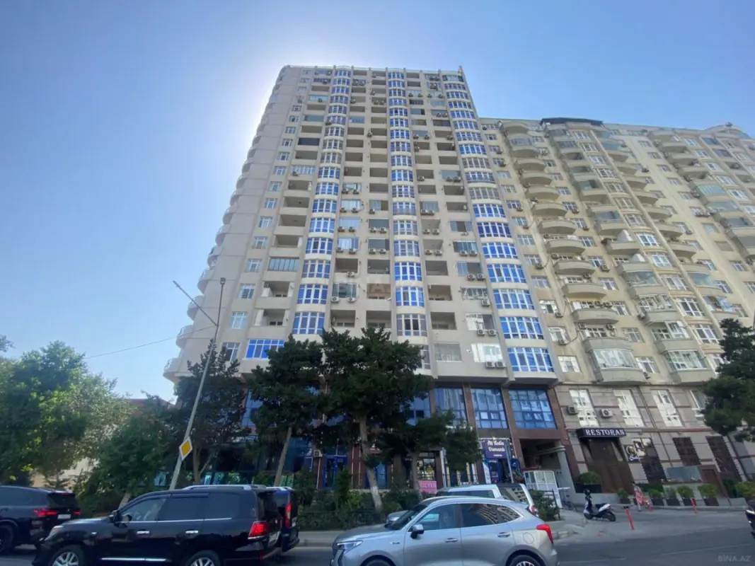 Satılır 7 otaqlı mənzil 290 m²