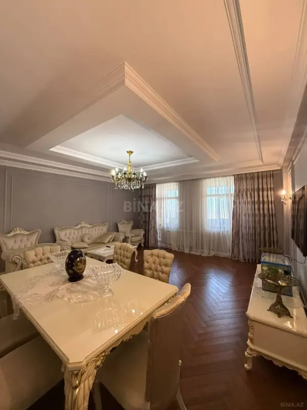 Satılır 4 otaqlı mənzil 185 m²