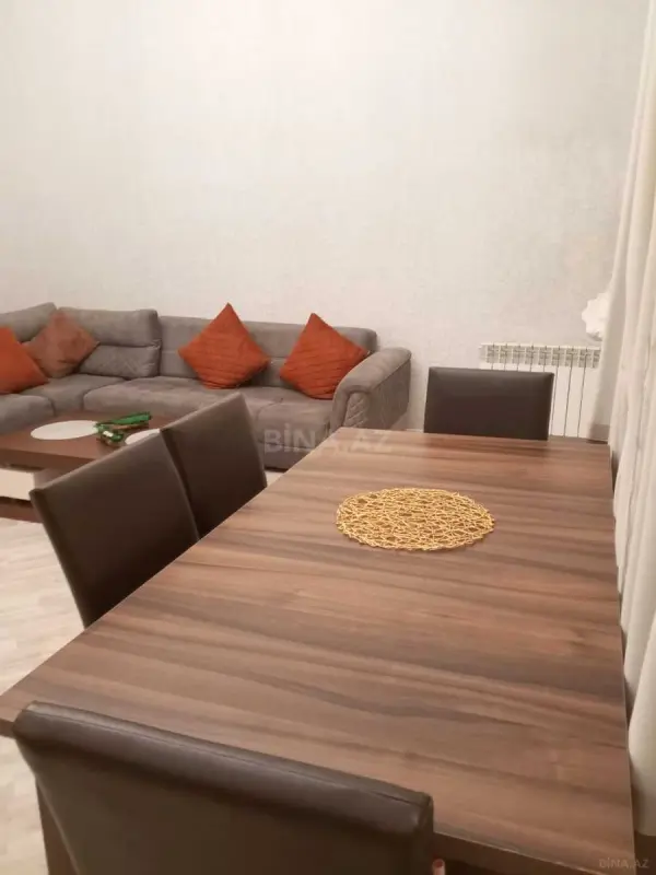 Kirayə verilir 2 otaqlı mənzil 102 m²