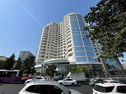 Satılır 4 otaqlı mənzil 168 m² — Bakı 4 otaq 168.00 m²