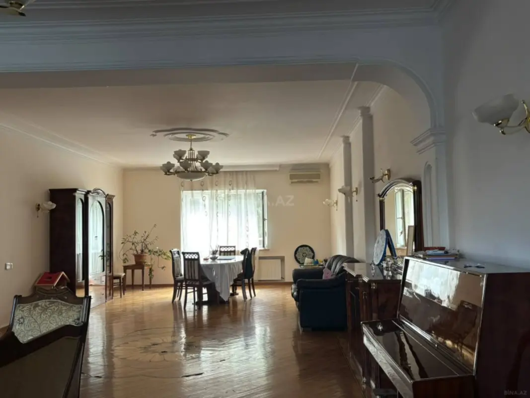 Kirayə verilir 5 otaqlı mənzil 285 m²