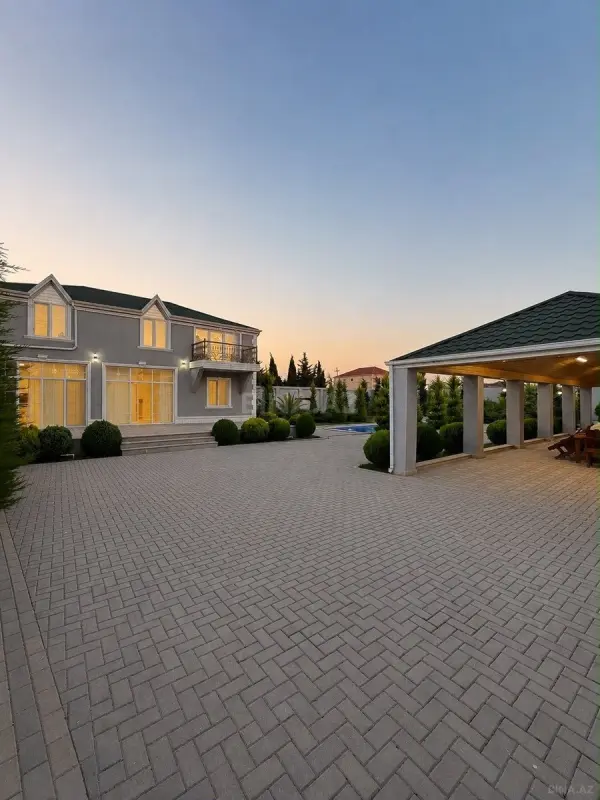 Satılır 5 otaqlı həyət evi 220 m²