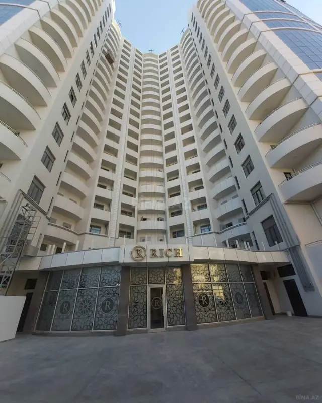 Satılır 4 otaqlı mənzil 170 m²